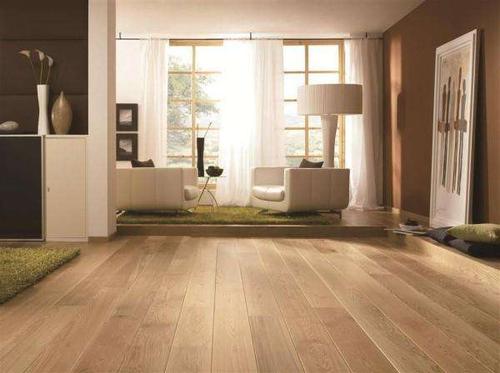 裝修用實木地板好還是復(fù)合地板好呢？